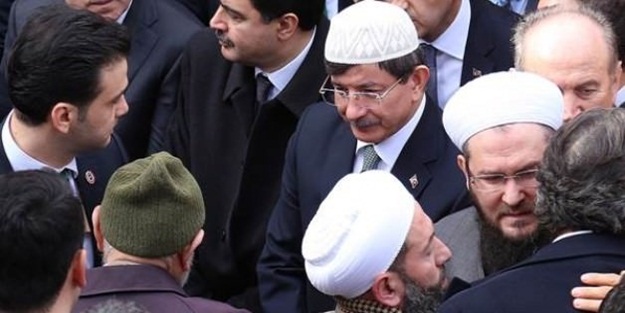 Cübbeli Ahmet'ten Davutoğlu'na büyük övgü