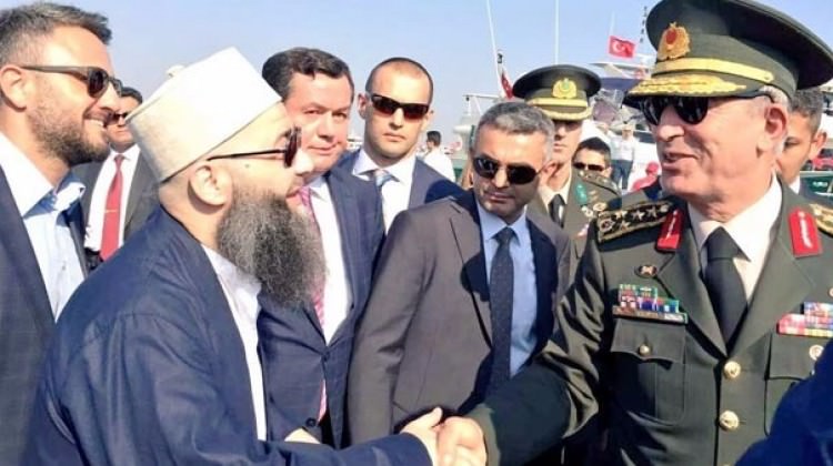 Cübbeli'den Hulusi Akar fotoğrafına açıklama
