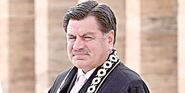 Cübbeni çıkar siyasete gir