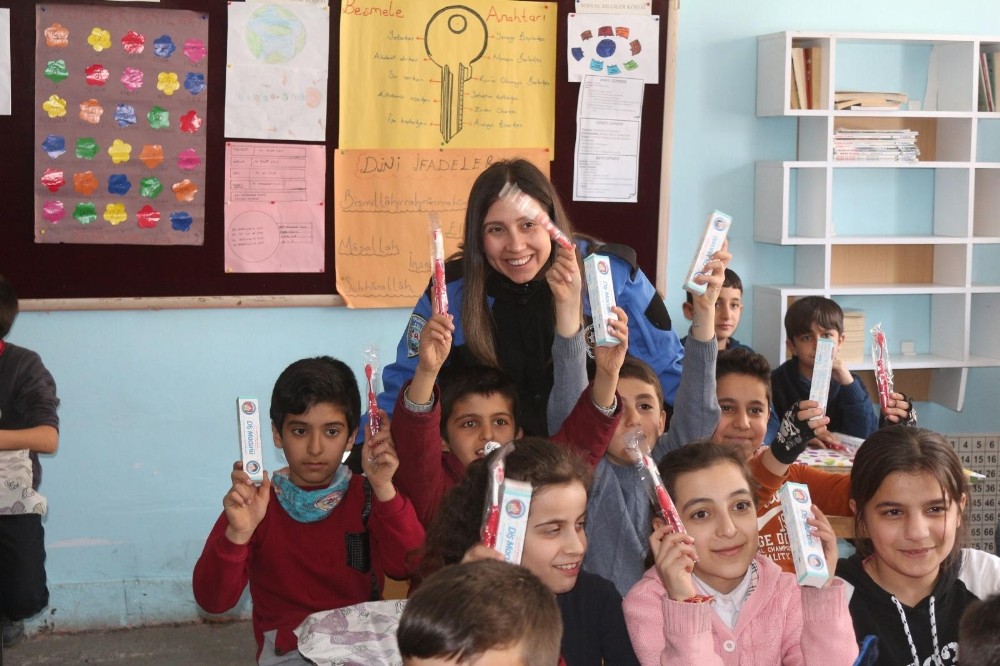 Çukurca belediyesi ve emniyet müdürlüğünden öğrencilere diş sağlık taraması 