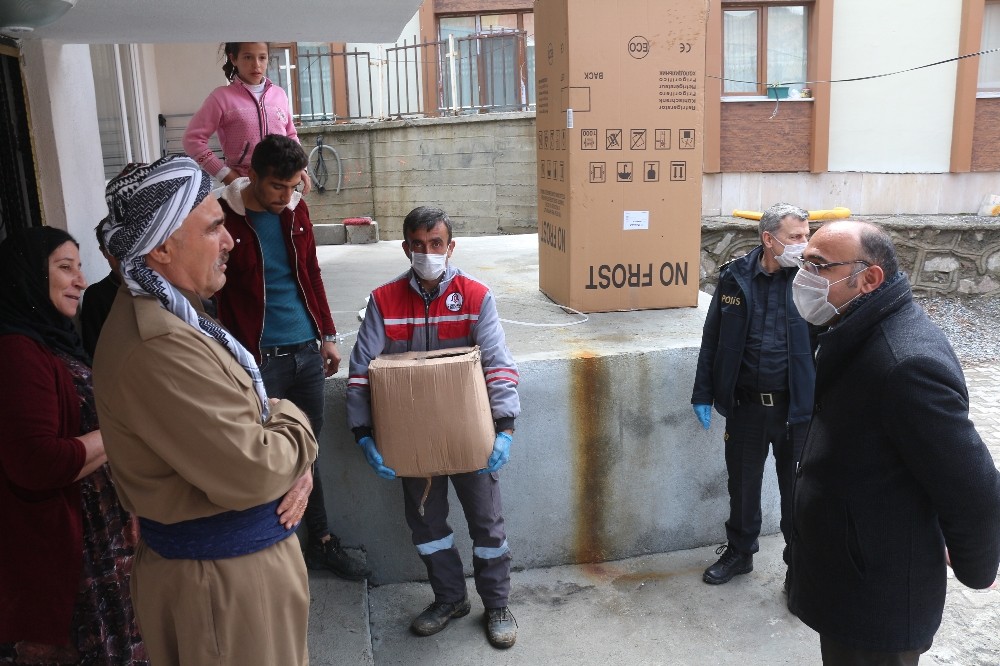 Çukurca belediyesi ve ilçe emniyetinden ortak yardım kampanyası 