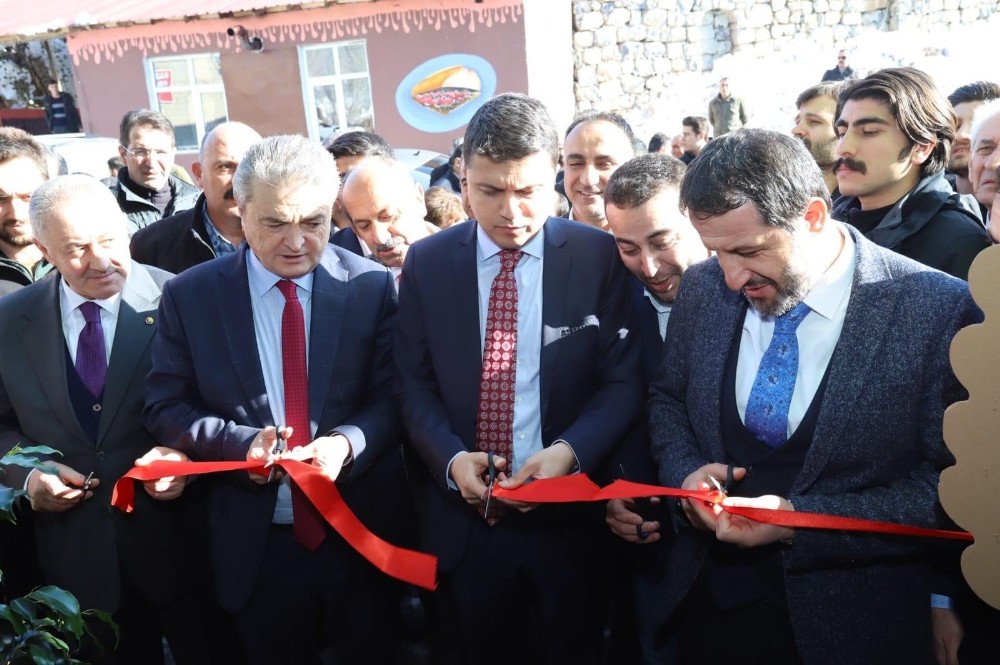 Çukurca’da 13 kişinin istihdam edildiği yeni bir iş yeri açıldı 