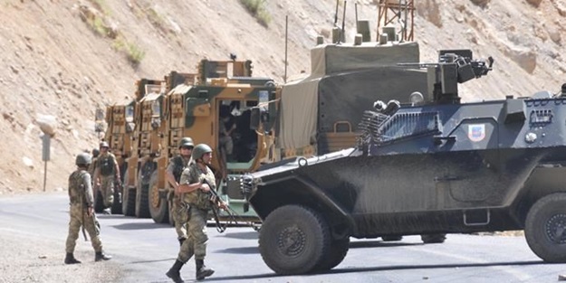 Çukurca'da 7 gümrük personeli kayıp