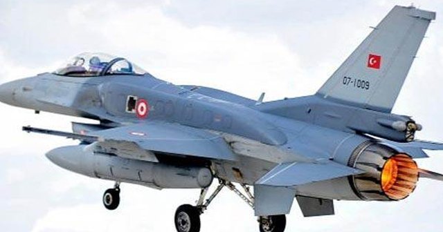 Çukurca'da gece uçak hareketliliği