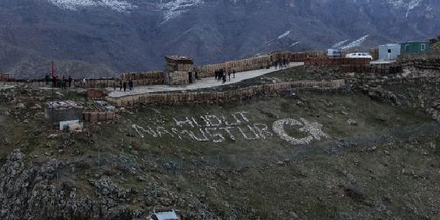Çukurca'da polis ve asker birlikte nöbet tutuyor