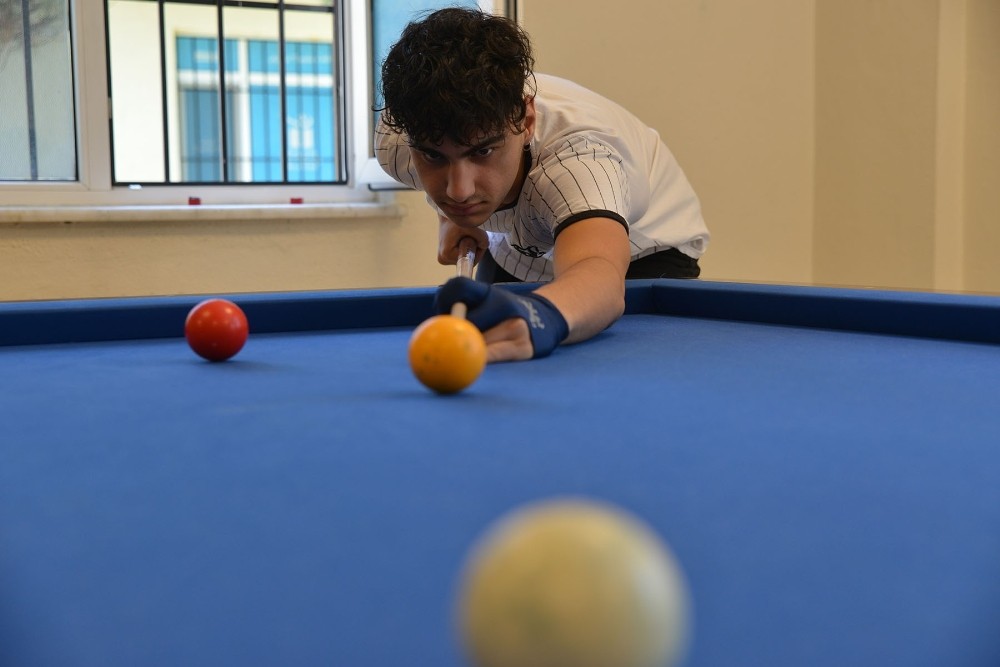 Çukurhisarlı öğrencilerin bilardo kursuna yoğun ilgisi 