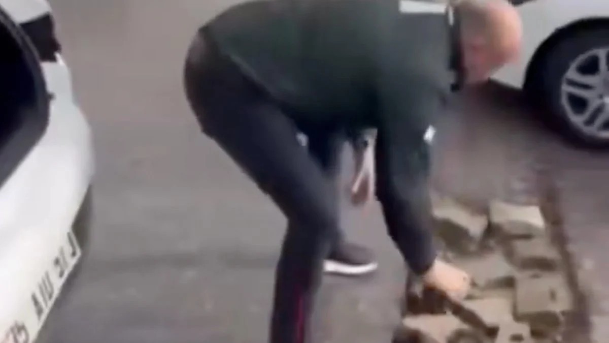 Çukurları belediye değil vatandaş kapattı: Tahmin edin bakalım burası neresi?