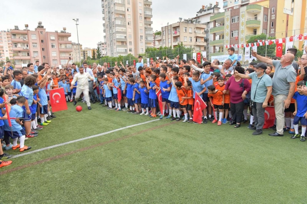 Çukurova’da geleceğin futbolcuları yetişiyor 