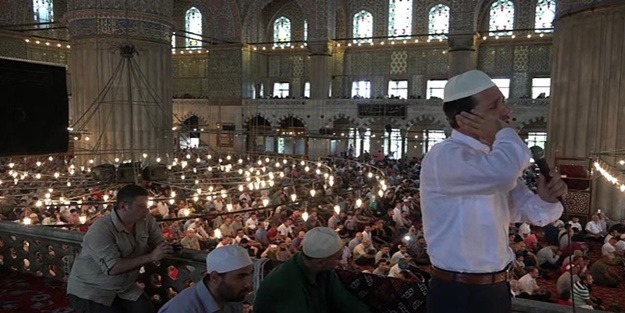 Cuma ezanı okunduğunda iş yapmak haramdır