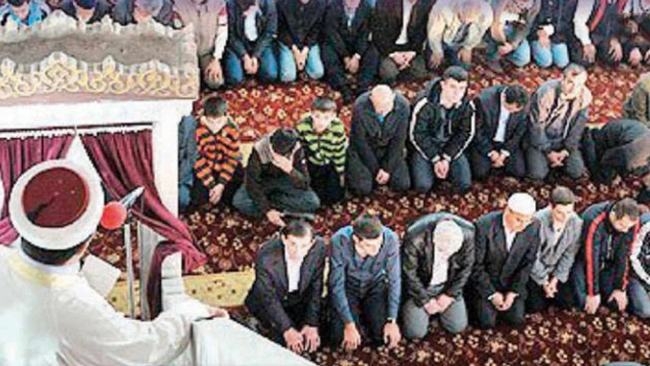 Cuma hutbelerindeki prangalar kırılsın! Diyanet daha neyi bekliyor?