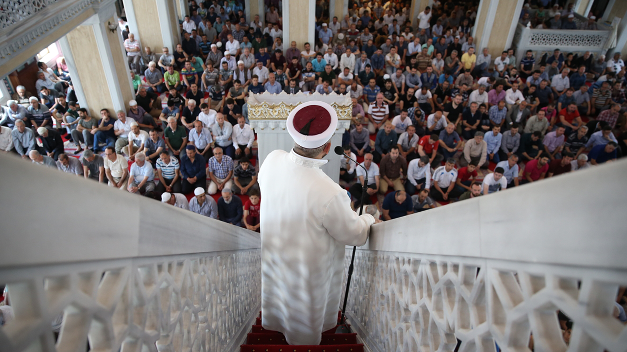 Cuma Hutbesi: İnsan huzura ibadetle erer!