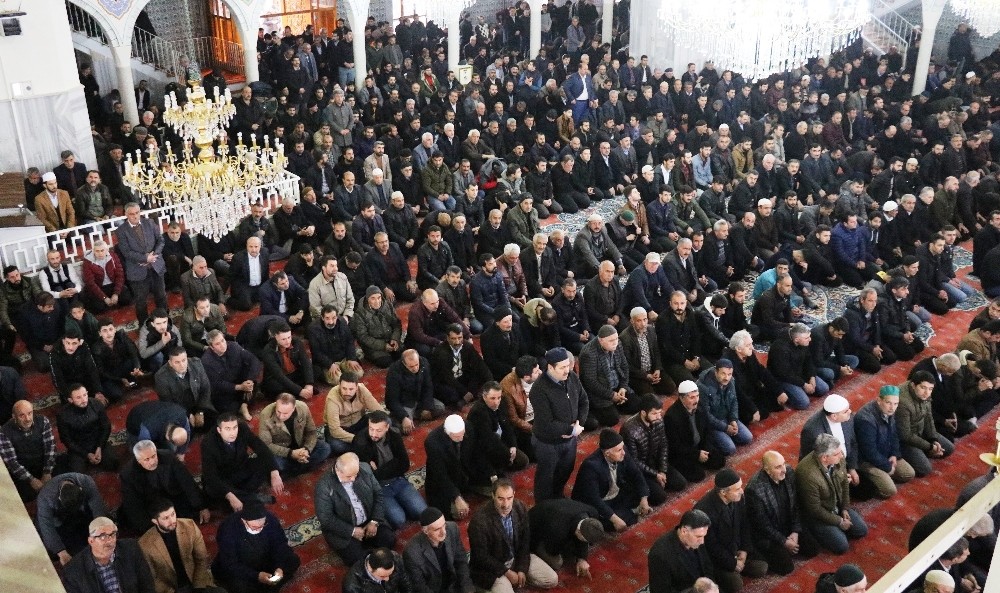 Cuma hutbesinde korona virüsü uyarısı 