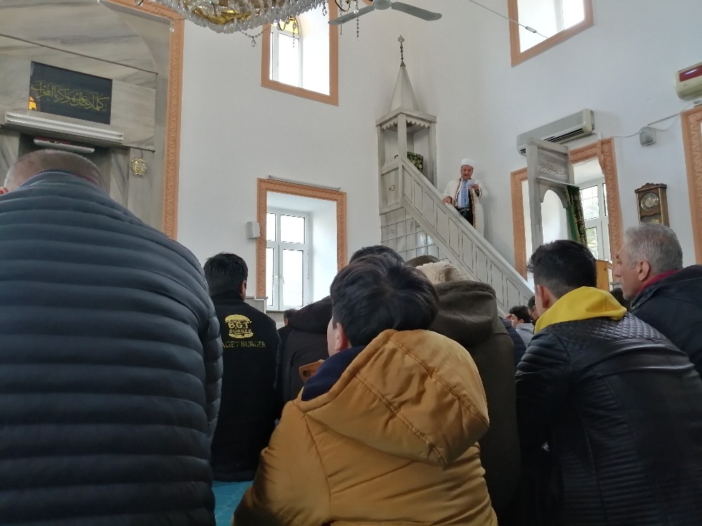 Cuma hutbesinin konusu ’deprem’ oldu 