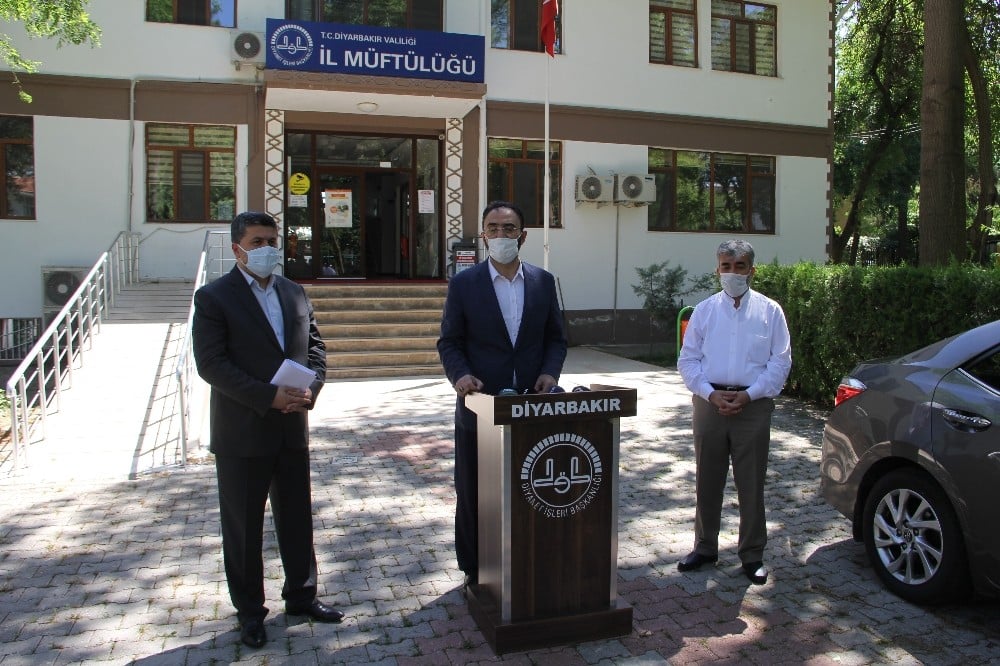 Cuma namazı cami avlusu ve belirlenen alanlarda kılınacak 