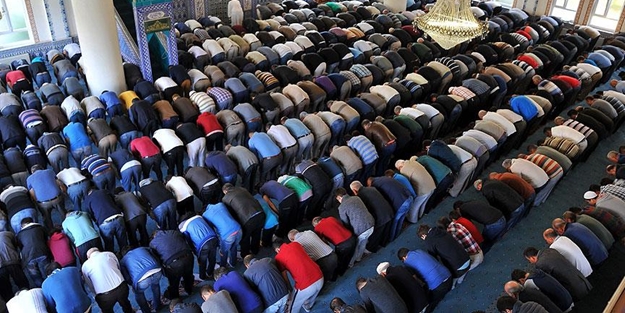 Cuma namazı düzenlemesine iptal girişimi!