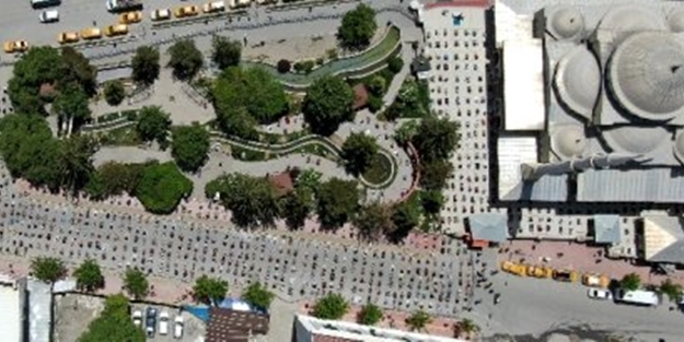 Cuma namazı için kurbanlar kesildi!