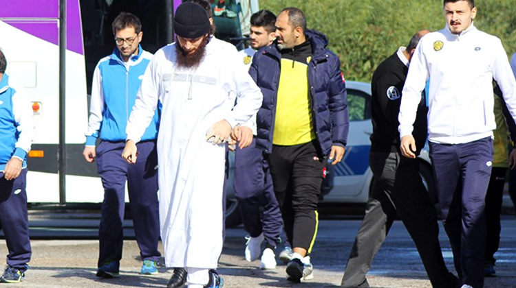 Cuma namazı için tüm futbolcular oraya gitti!