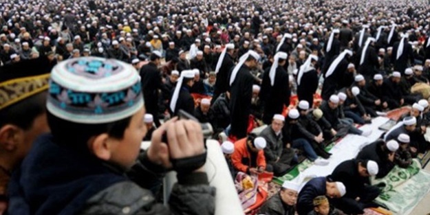 Cuma Namazı kılanlara 7 Yıl Hapis Cezası verildi