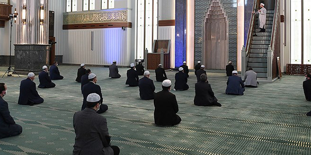 Cuma namazı saat kaçta?