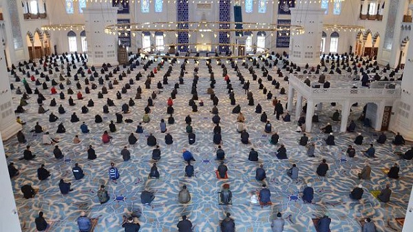 Cuma namazı saat kaçta kılınacak 11 Ekim 2022 Cuma hutbesi