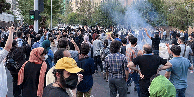 Cuma namazı sonrası protesto