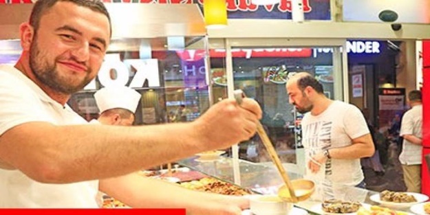 Cuma namazına giden esnafa saldırdı... 'Burası şeriat ülkesi mi?'