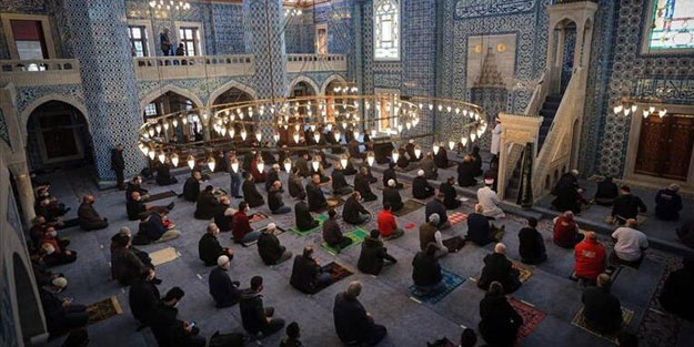 Cuma namazına gidilecek mi? Cuma namazı kısıtlamadan muaf mı?