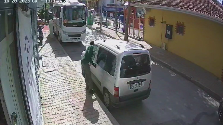 Cuma namazına gittiği sırada park halindeki aracını..