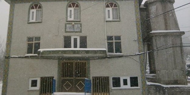 Cuma namazında imam hutbedeyken camiyi karıştıran olay! 1 yaralı