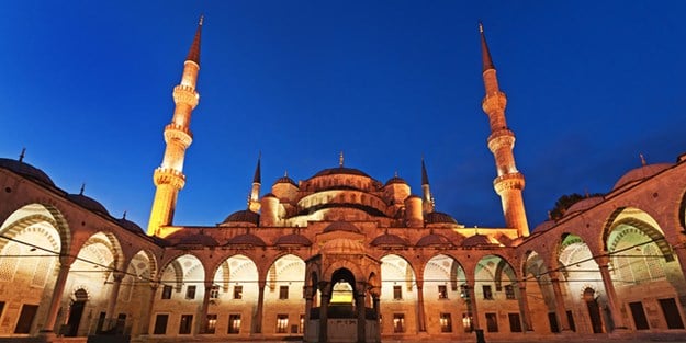 Cuma namazını terk edenlerin durumu