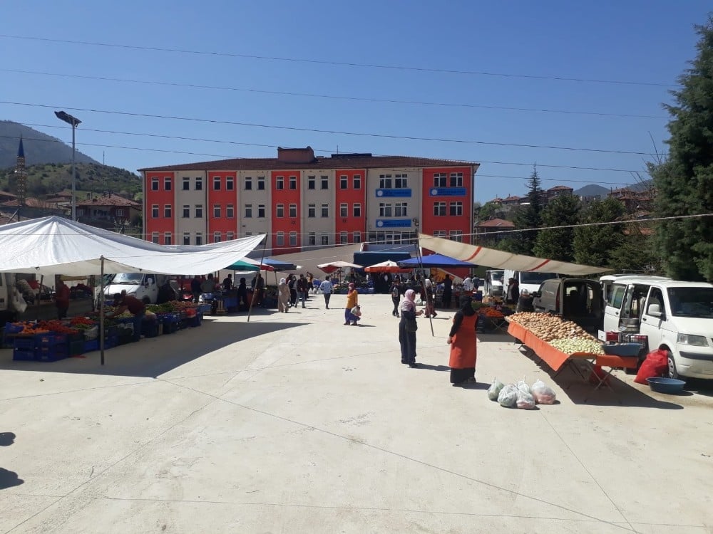 Cumayanı köyünde hareketliliği azaltmak için pazar kuruldu 