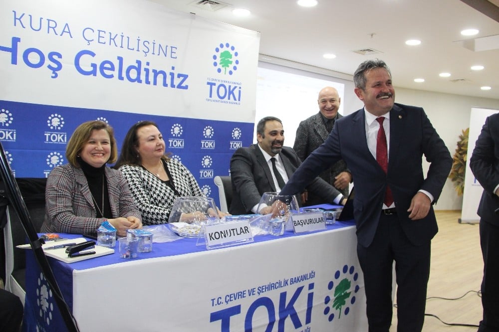 Cumayeri’nde 127 konutun kurası çekildi 