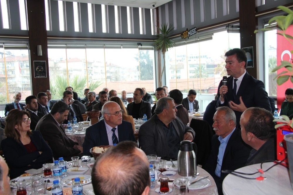 Cumhur İttifakı Efeler adayı Ümmet Akın muhtarlarla buluştu 