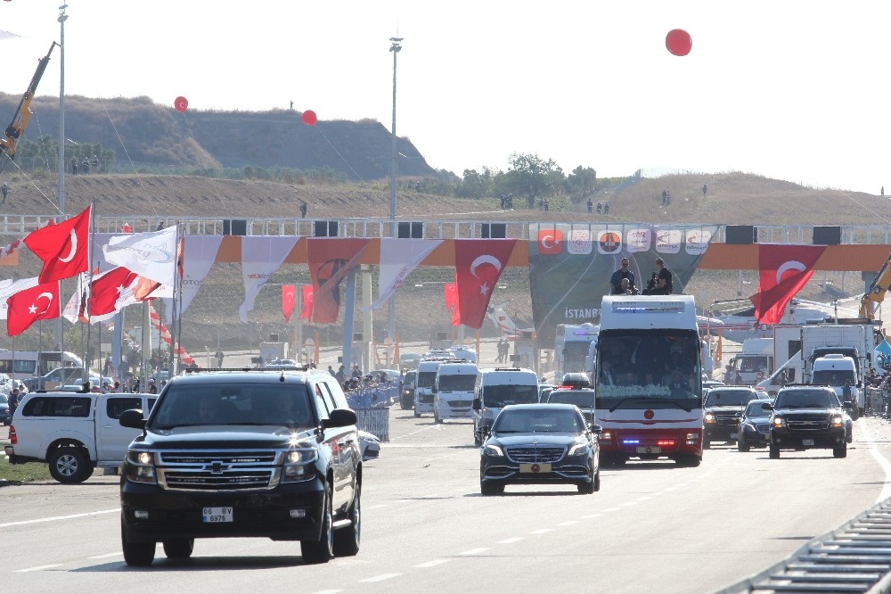 Cumhurbaşkanı çaya davet edenlere çay ikram etti 