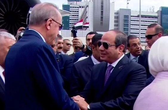 Cumhurbaşkanı Erdoğan 12 yıl sonra Mısır'da! Erdoğan'ı Sisi böyle karşıladı! İşte dikkat çeken fotoğraflar