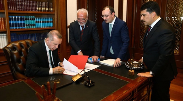 Cumhurbaşkanı Erdoğan, adaylık muvafakatnamesini imzaladı