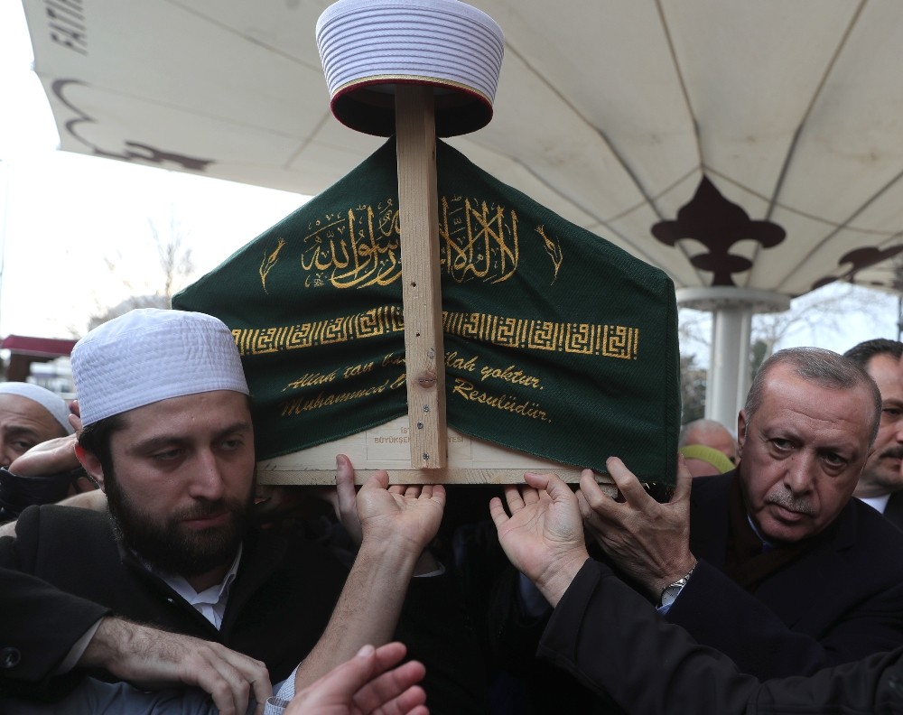 Cumhurbaşkanı Erdoğan, Ahmet Vanlıoğlu’nun cenaze törenine katıldı 