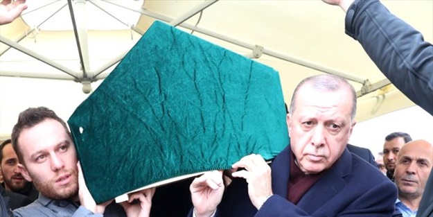 Cumhurbaşkanı Erdoğan aile yakınının cenazesine katıldı