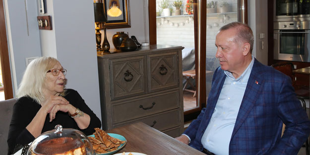 Cumhurbaşkanı Erdoğan, Alev Alatlı'yı ziyaret etti