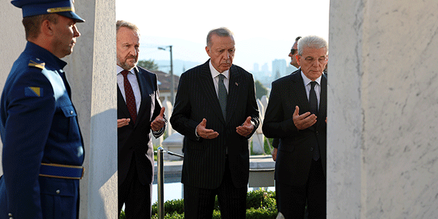 Cumhurbaşkanı Erdoğan, Aliya İzzetbegoviç'in mezarını ziyaret etti