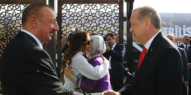 Cumhurbaşkanı Erdoğan Aliyev ile bayramlaştı!