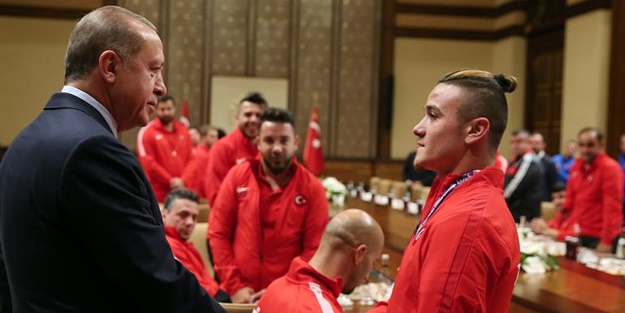 Erdoğan Ampute Milli Takım'ı kabul etti