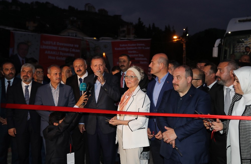 Cumhurbaşkanı Erdoğan, Araklı’da restoran açılışına katıldı 