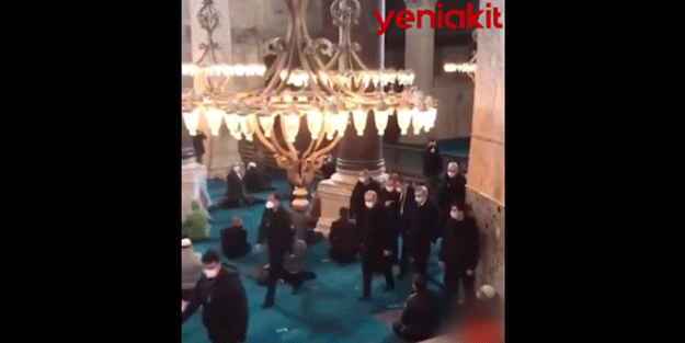 Erdoğan'ın namaza geldiğini gören cemaat Ayasofya'dan dünyayı böyle titretti