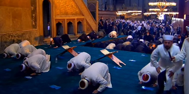 Ayasofya Camii'nde tilavet secdesi yapıldı