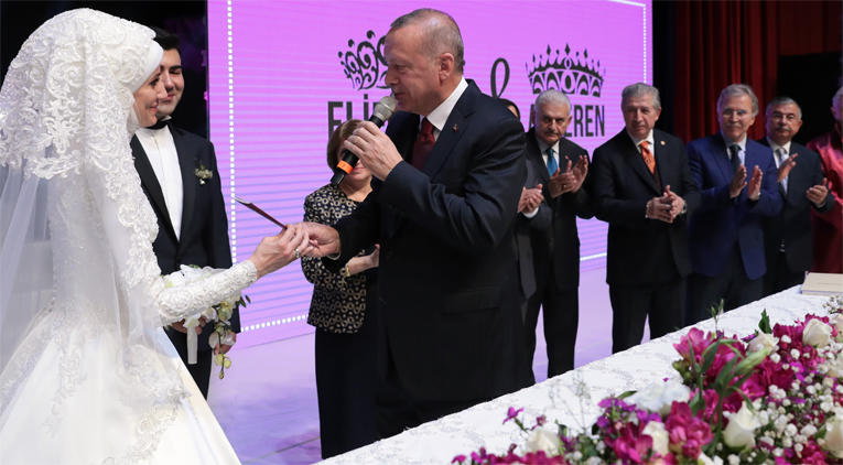 Cumhurbaşkanı Erdoğan Bekir Bozdağ'ın oğlunun nikah şahidi oldu