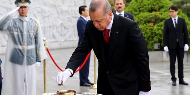 Cumhurbaşkanı Erdoğan beyaz eldiven taktı