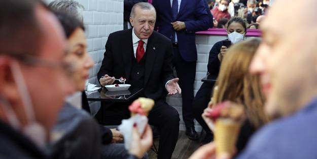 Cumhurbaşkanı Erdoğan Beylerbeyi'nde dondurma yedi