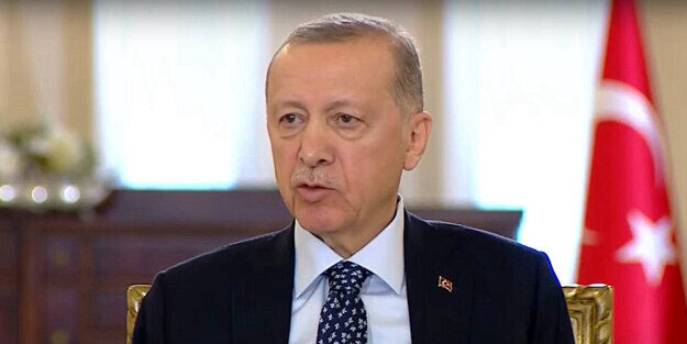 Cumhurbaşkanı Erdoğan canlı yayında rahatsızlık geçirdi