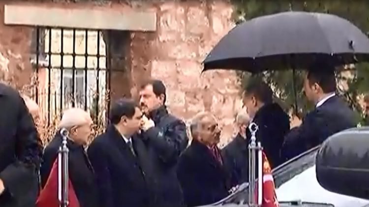 Cumhurbaşkanı Erdoğan cenaze namazı için Fatih Camii'nde